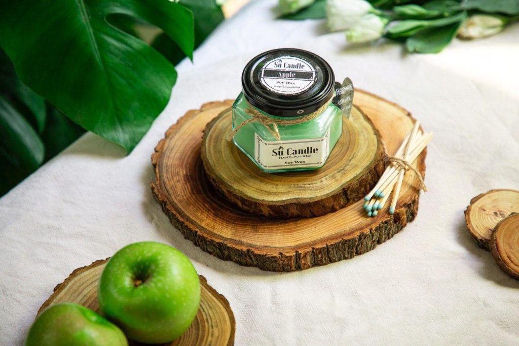 شمع سبز با رایحه سیب